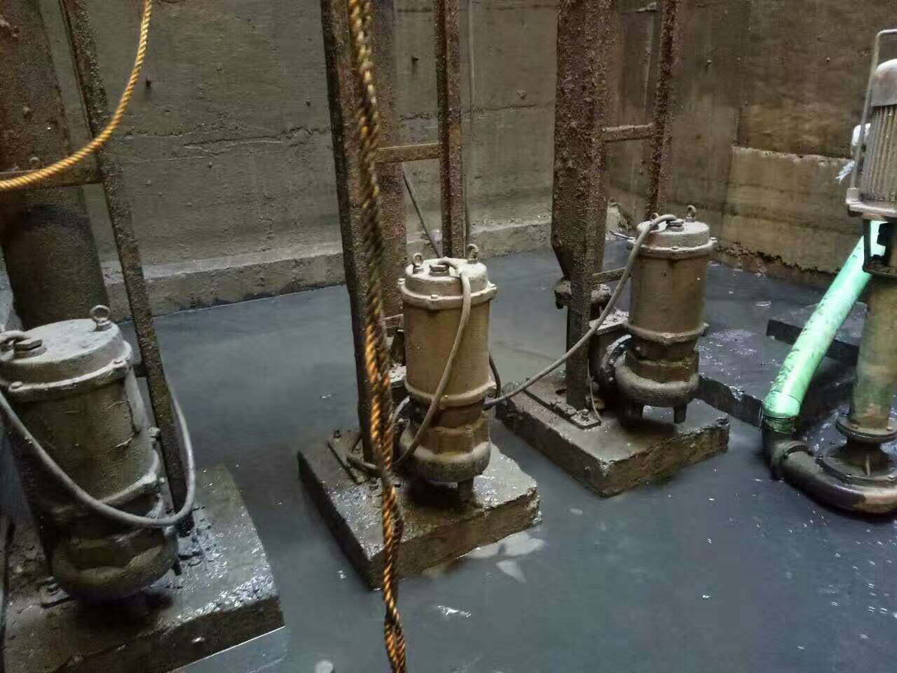 连江污水池清理